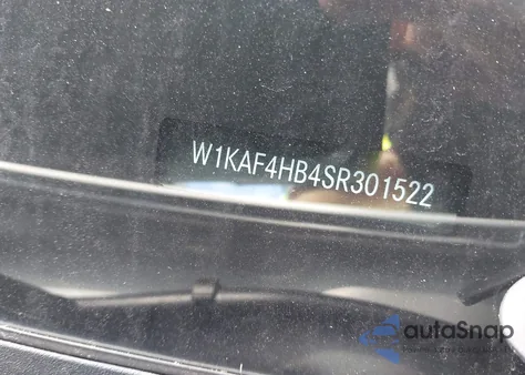 2025 Mercedes-Benz C 300 z USA, uszkodzony, nr VIN W1KAF4HB4SR301522